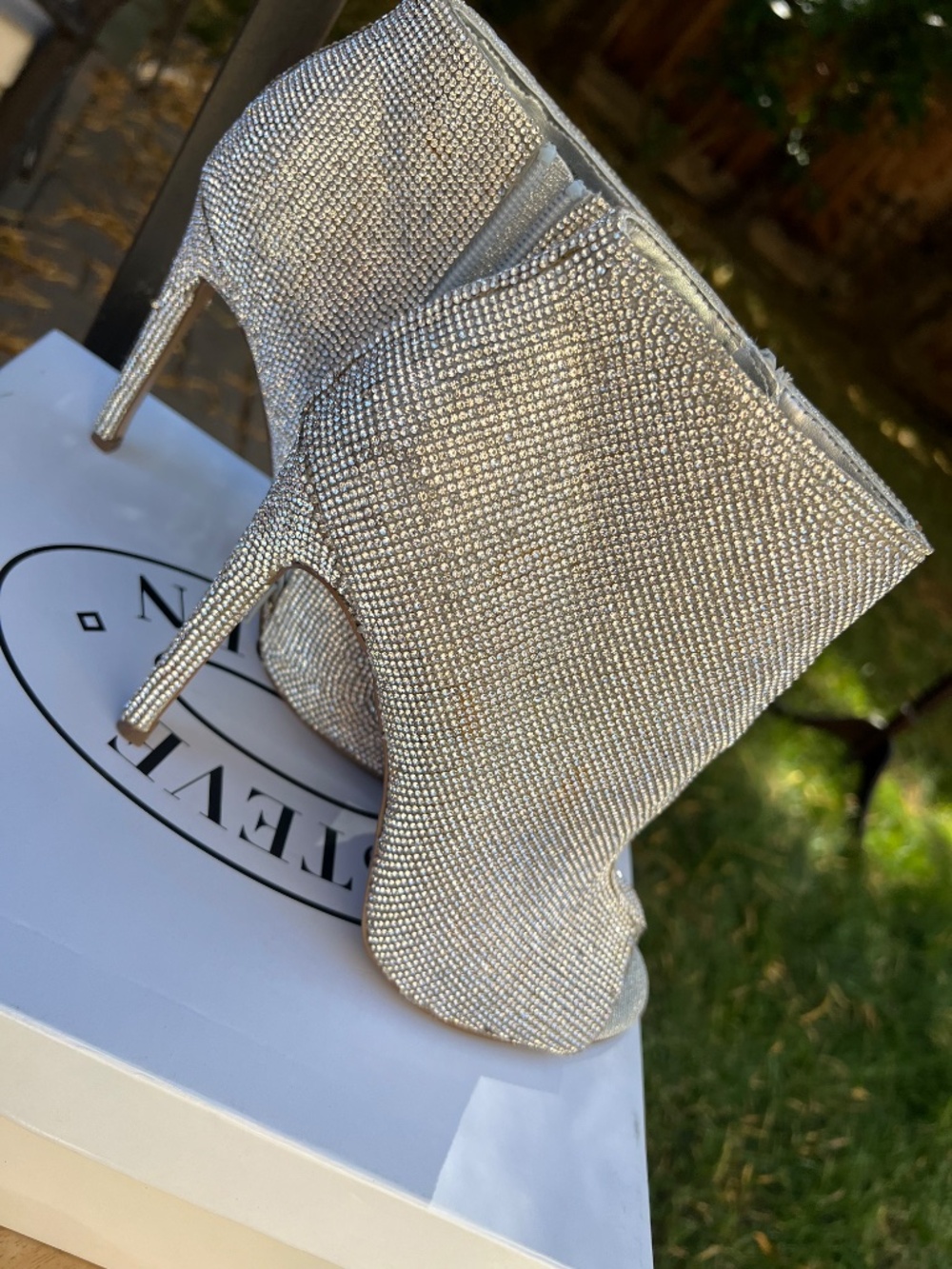NWT Steve Madden rhinestone booties (SZ 8)
